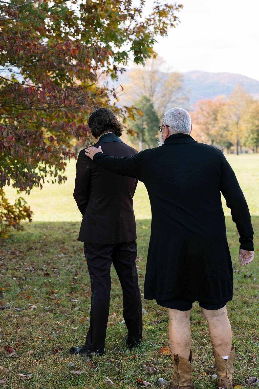 The bride’s uncle approaches the groom from behind to surprise him with a fake first look before the wedding.